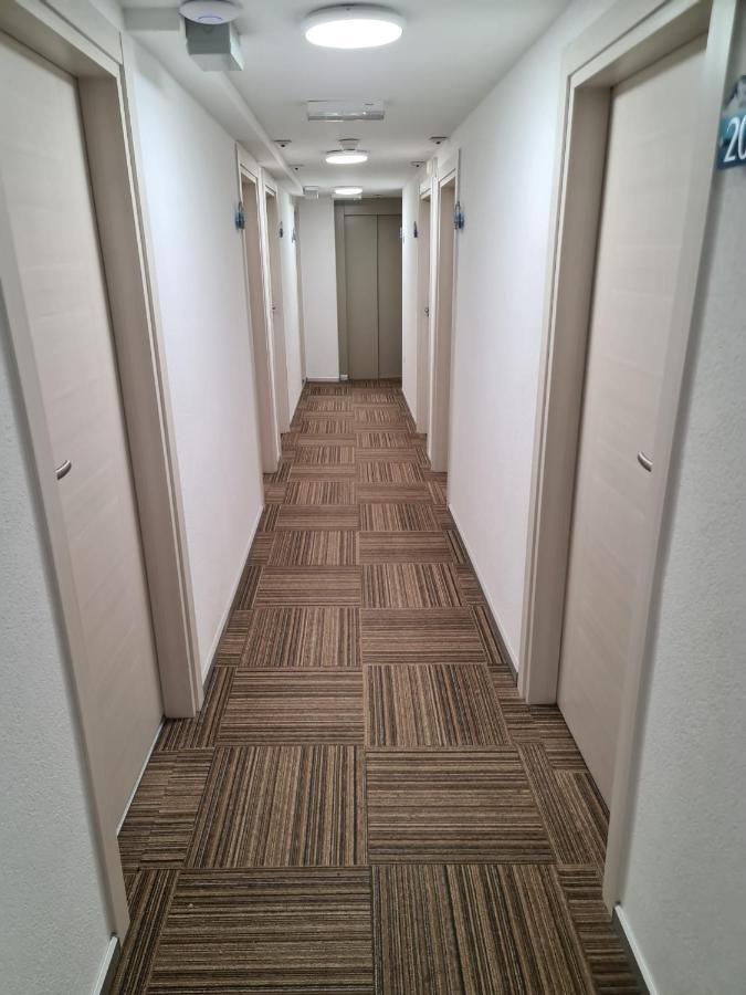 Helvetia Hotel Seewen  Екстериор снимка